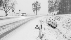 Patienten müssen auch bei Schnee und Glatteis sicher in die Zahnarztpraxis kommen! Patienten müssen auch bei Schnee und Glatteis sicher in die Zahnarztpraxis kommen!