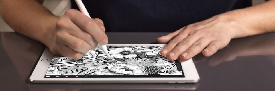 Vielen war das iPad Pro mit 12,9 Zoll Bildschirmdiagonal zu groß, daher bringt Apple nun eine 9,7-Zoll-Variante. Vielen war das iPad Pro mit 12,9 Zoll Bildschirmdiagonal zu groß, daher bringt Apple nun eine 9,7-Zoll-Variante.