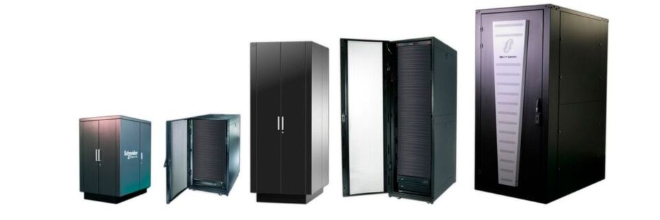 Die Smartbunker-Systeme von Schneider Electric bilden die Basis für ein kleines Rechenzentrum in einer Box: Gehäuse, Stromversorgung, Klimatisierung und USV. Die Smartbunker-Systeme von Schneider Electric bilden die Basis für ein kleines Rechenzentrum in einer Box: Gehäuse, Stromversorgung, Klimatisierung und USV.