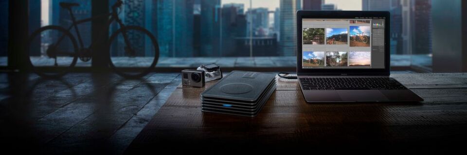 Mit der Innov8 hat Seagate die erste externe 8-TB-USB-Festplatte entwickelt, die ohne zusätzliches Netzteil auskommt. Mit der Innov8 hat Seagate die erste externe 8-TB-USB-Festplatte entwickelt, die ohne zusätzliches Netzteil auskommt.