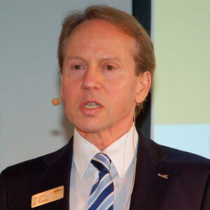 Interroll-CEO Paul Zumbühl hob in seiner Key-Note den Status von Interroll als globalster Anbieter von Schlüsselprodukten für die Intralogistik hervor. Interroll-CEO Paul Zumbühl hob in seiner Key-Note den Status von Interroll als globalster Anbieter von Schlüsselprodukten für die Intralogistik hervor.