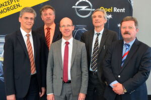 Setzen sich für die Opel-Partner ein (von links): Mathias Schinner (AH Schinner, Weimar), Heinz Gerhard Herrmann (VDOH), Peter Hübner (AH Hübner, Kaiserslautern), Ulrich Brass (Brass-Gruppe, Aschaffenburg), und Uwe Heymann (VDOH). Zum Vergrößern bitte klicken. Setzen sich für die Opel-Partner ein (von links): Mathias Schinner (AH Schinner, Weimar), Heinz Gerhard Herrmann (VDOH), Peter Hübner (AH Hübner, Kaiserslautern), Ulrich Brass (Brass-Gruppe, Aschaffenburg), und Uwe Heymann (VDOH). Zum Vergrößern bitte klicken.