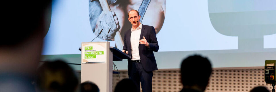 „Wenn Du morgens keinen Grund hast, aufzustehen, bleib lieber liegen!“ – nur ein (be-)merkenswerter Satz aus der Abschluss-Keynote von Olympia-Sieger Thomas Lurz beim Lead Management Summit 2016. „Wenn Du morgens keinen Grund hast, aufzustehen, bleib lieber liegen!“ – nur ein (be-)merkenswerter Satz aus der Abschluss-Keynote von Olympia-Sieger Thomas Lurz beim Lead Management Summit 2016.
