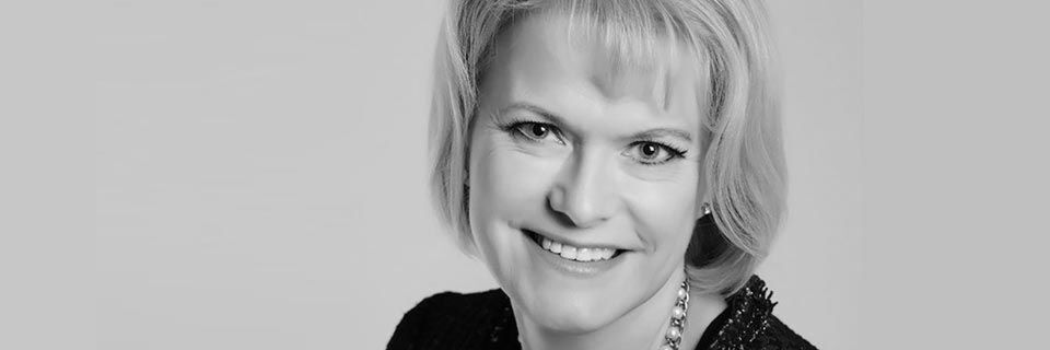 Die eco-Expertin Dr. Bettina Horster schätzt: „2020 werden weit mehr als 25 Mrd. Geräte weltweit mit dem Internet verbunden sein – ein erheblicher Teil davon mit einer eSIM.“. Die eco-Expertin Dr. Bettina Horster schätzt: „2020 werden weit mehr als 25 Mrd. Geräte weltweit mit dem Internet verbunden sein – ein erheblicher Teil davon mit einer eSIM.“.