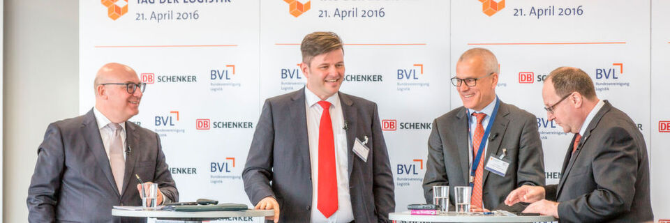 Die Protagonisten des Presse-Talks in Leipzig (v.l.): Prof. Dr.-Ing. Raimund Klinkner, Marco Biester, Kurt Leidinger und Prof. Dr.-Ing. Thomas Wimmer. Die Protagonisten des Presse-Talks in Leipzig (v.l.): Prof. Dr.-Ing. Raimund Klinkner, Marco Biester, Kurt Leidinger und Prof. Dr.-Ing. Thomas Wimmer.
