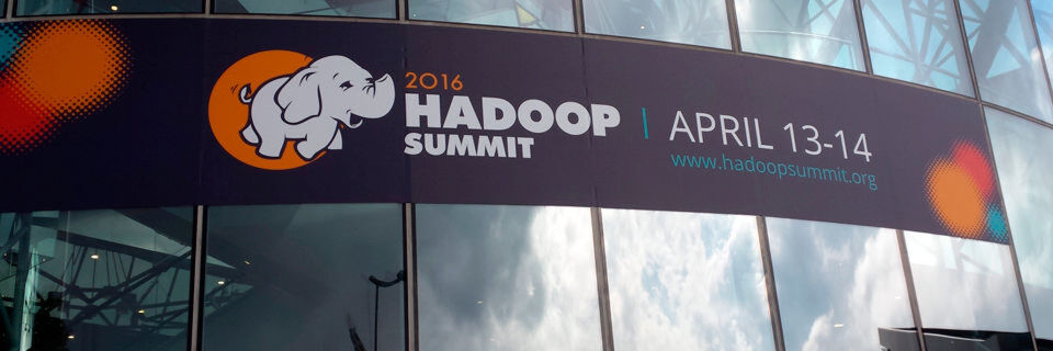 Mit 1.400 Teilnehmern war der Hadoop Summit in Dublin erneut deutlich größer als die 2015 in Brüssel gehaltene Konferenz. Durch den gestiegenen Bedarf bei Kunden wurden von den Distributoren verstärkt Trainings, Workshops und Crashkurse für Einsteiger angeboten. Mit 1.400 Teilnehmern war der Hadoop Summit in Dublin erneut deutlich größer als die 2015 in Brüssel gehaltene Konferenz. Durch den gestiegenen Bedarf bei Kunden wurden von den Distributoren verstärkt Trainings, Workshops und Crashkurse für Einsteiger angeboten.