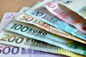 Die Digitale Wirtschaft zahlt erfahrenen Mitarbeitern in Business Development, Innovationsmanagement und Vertrieb im Fachkräftevergleich die höchsten Gehälter. Mehr dazu erfahren Sie in der aktuellen Studie des BVDW und der Beratungsgesellschaft Kienbaum. Die Digitale Wirtschaft zahlt erfahrenen Mitarbeitern in Business Development, Innovationsmanagement und Vertrieb im Fachkräftevergleich die höchsten Gehälter. Mehr dazu erfahren Sie in der aktuellen Studie des BVDW und der Beratungsgesellschaft Kienbaum.