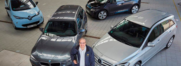 Projektleiter Arnulf Thiemel vor den untersuchten Fahrzeugmodellen Projektleiter Arnulf Thiemel vor den untersuchten Fahrzeugmodellen