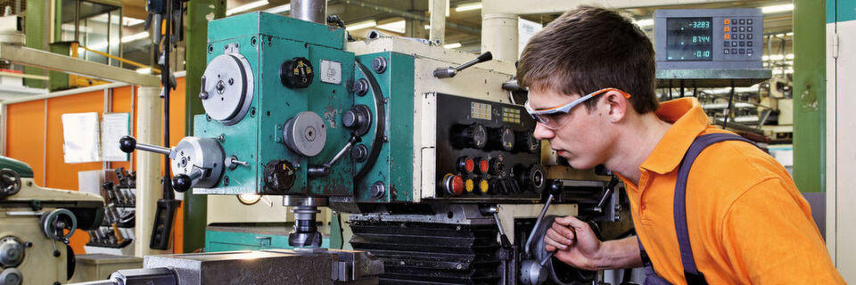 Zu den wichtigsten Ausbildungsberufen im Maschinenbau zählt nach wie vor der Industriemechaniker. Die Ausbildungsinhalte müssen sich dabei ständig an die sich verändernde Arbeitswelt anpassen – was den meisten Unternehmen nach eigenen Angaben gut gelingt. Zu den wichtigsten Ausbildungsberufen im Maschinenbau zählt nach wie vor der Industriemechaniker. Die Ausbildungsinhalte müssen sich dabei ständig an die sich verändernde Arbeitswelt anpassen – was den meisten Unternehmen nach eigenen Angaben gut gelingt.