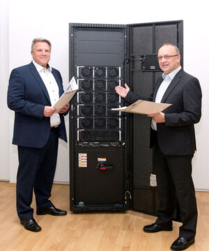 Geschäftsführer Uwe Wöhrle und Dietmar Ruscher, Prokurist und technischer Leiter der Wöhrle Stromversorgungssysteme GmbH mit der einschubmodularen und hocheffizienten USV-Baureihe Wisus-S. Geschäftsführer Uwe Wöhrle und Dietmar Ruscher, Prokurist und technischer Leiter der Wöhrle Stromversorgungssysteme GmbH mit der einschubmodularen und hocheffizienten USV-Baureihe Wisus-S.