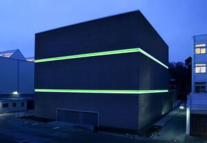 Green IT Cube – Außenansicht bei Nacht Green IT Cube – Außenansicht bei Nacht