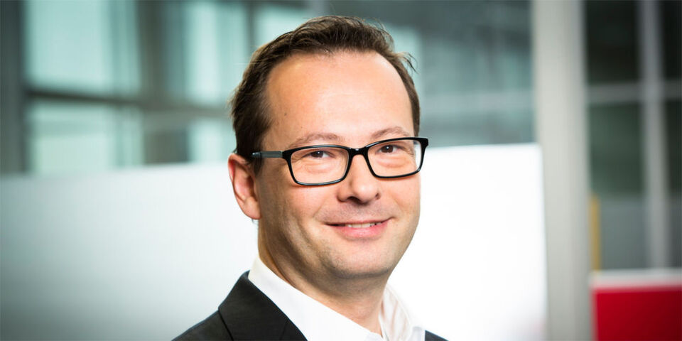 Patrick Steiner, Senior Enterprise Solution Architect bei Red Hat über Sicherheit beim Datentransfer im Internet der Dinge. Patrick Steiner, Senior Enterprise Solution Architect bei Red Hat über Sicherheit beim Datentransfer im Internet der Dinge.
