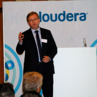 IDC-Analyst Matthias Zacher erklärte in seinem Vortrag, warum das Internet of Things ein zentraler Erfolgsfaktor der digitalen Transformation ist. IDC-Analyst Matthias Zacher erklärte in seinem Vortrag, warum das Internet of Things ein zentraler Erfolgsfaktor der digitalen Transformation ist.
