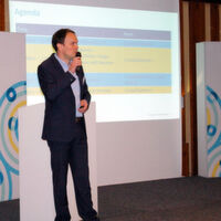 Martin Czermin, Geschäftsführer Cloudera, moderierte eine Podiumsdiskussion mit Vertretern von Datameer, Intel Deutschland, Lufthansa Industry Solutions AS, IDC Central Europe, Runtastic und SAS Institute. Martin Czermin, Geschäftsführer Cloudera, moderierte eine Podiumsdiskussion mit Vertretern von Datameer, Intel Deutschland, Lufthansa Industry Solutions AS, IDC Central Europe, Runtastic und SAS Institute.