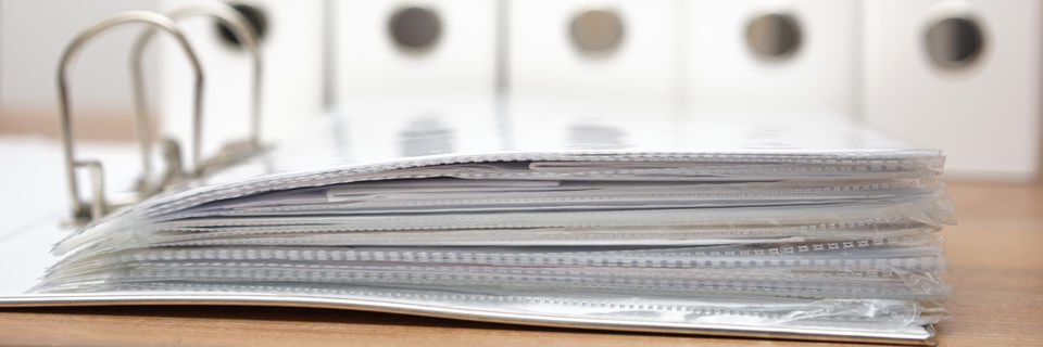 Das Papier hat im Geschäftsverkehr bald ausgedient und weicht Informationen in Bits und Bytes. Das Papier hat im Geschäftsverkehr bald ausgedient und weicht Informationen in Bits und Bytes.