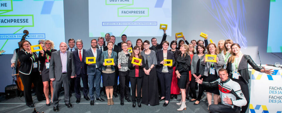 Die Besten der besten deutschen Fachzeitschriften 2016 auf einem Fleck: Klar, dass »bike und business« dabei nicht fehlen darf. Preisverleihung „Fachmedium des Jahres“ in Berlin. Die Besten der besten deutschen Fachzeitschriften 2016 auf einem Fleck: Klar, dass »bike und business« dabei nicht fehlen darf. Preisverleihung „Fachmedium des Jahres“ in Berlin.