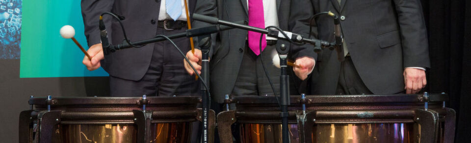 Covestro bangs the drum: CEO Patrick Thomas (center) inaugurates first plastics production facility using CO2 in Dormagen. At his side are Thomas Rachel from the Federal Ministry of Education and Research in Berlin (right) and Professor Ernst Schmachtenberg, Rector of RWTH Aachen University. Covestro bangs the drum: CEO Patrick Thomas (center) inaugurates first plastics production facility using CO2 in Dormagen. At his side are Thomas Rachel from the Federal Ministry of Education and Research in Berlin (right) and Professor Ernst Schmachtenberg, Rector of RWTH Aachen University.