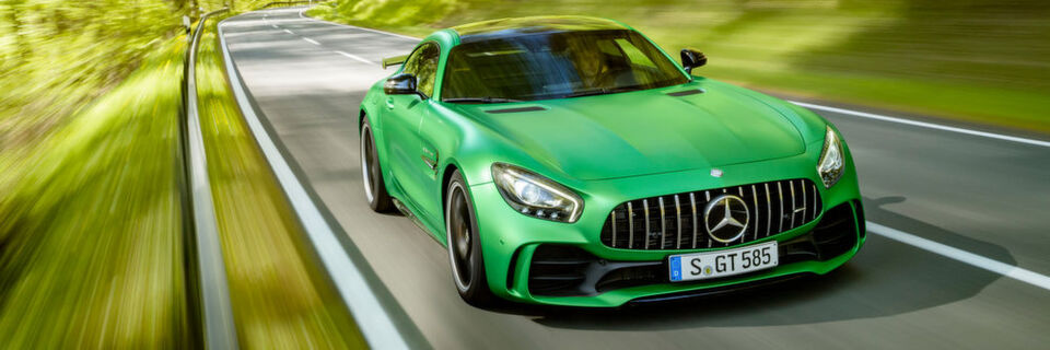 Wer durch die "Grüne Hölle" will, sollte das richtige Gefährt besitzen: der Mercedes AMG GT R ist der neueste straßenzugelassene Rennwagen aus dem Hause AMG. Wer durch die "Grüne Hölle" will, sollte das richtige Gefährt besitzen: der Mercedes AMG GT R ist der neueste straßenzugelassene Rennwagen aus dem Hause AMG.
