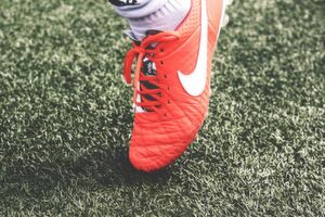 Fußball-Fans shoppen whrend den EM-Spielen: Der Absatz von Fanartikeln, Fußballschuhen etc. ist in der Halbzeitpause der 18.00 Uhr-Spiele am höchsten – satte 136 Prozent über dem Tagesmittel. Fußball-Fans shoppen whrend den EM-Spielen: Der Absatz von Fanartikeln, Fußballschuhen etc. ist in der Halbzeitpause der 18.00 Uhr-Spiele am höchsten – satte 136 Prozent über dem Tagesmittel.