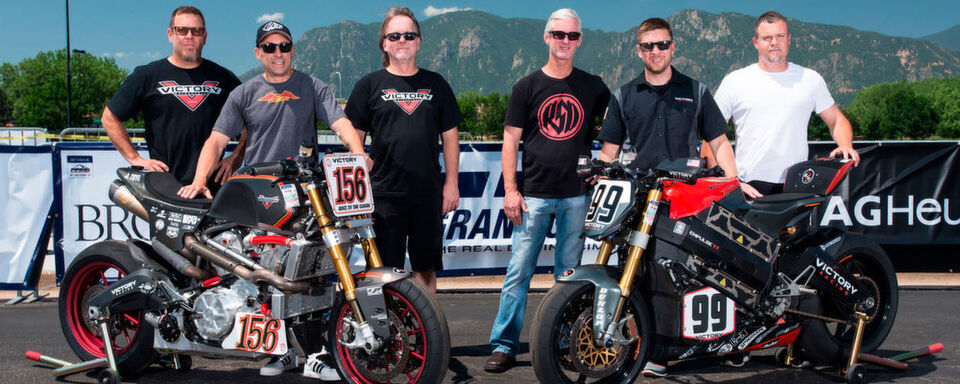 Das Team von Victory kann stolz auf sich sein. Sie gewannen den zweiten und dritten Platz in der Gesamtwertung des „Race to the Clouds“ Rennens. Das Team von Victory kann stolz auf sich sein. Sie gewannen den zweiten und dritten Platz in der Gesamtwertung des „Race to the Clouds“ Rennens.