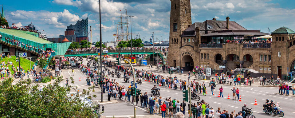 Drei Tage lang war Hamburg Harley-Town. Rund 400.000 Besucher ließen sich dieses Spektakel nicht entgehen. Drei Tage lang war Hamburg Harley-Town. Rund 400.000 Besucher ließen sich dieses Spektakel nicht entgehen.