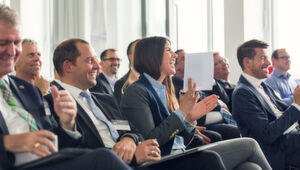 Applaus! Vielen Dank an alle Referenten und Gäste, aber auch an das Team von BIESALSKI & COMPANY für eine rundum gelungene 2. Markenwerkstatt. Applaus! Vielen Dank an alle Referenten und Gäste, aber auch an das Team von BIESALSKI & COMPANY für eine rundum gelungene 2. Markenwerkstatt.