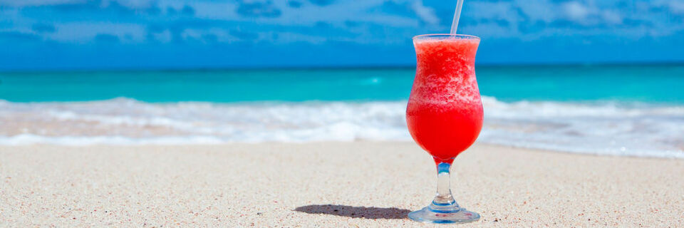 Computer, Smartphone und Tablet gehören für viele auch im Urlaub mit ins Reisegepäck. Aber wer auf seine digitalen Begleiter nicht verzichten will, setzt sich einer erhöhten Gefahr durch Datendiebstahl aus. Computer, Smartphone und Tablet gehören für viele auch im Urlaub mit ins Reisegepäck. Aber wer auf seine digitalen Begleiter nicht verzichten will, setzt sich einer erhöhten Gefahr durch Datendiebstahl aus.