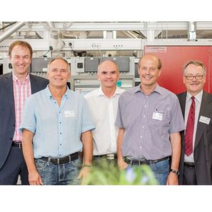 Ralf Müller (Geschäftsleitung Vorsitzender), Thomas Saß (Leiter Anlagenservice), Thomas Happich (Leiter Anlagenservice- und –technik), Hubert Stüsser (Teamleiter Prozessanalysentechnik) , Dr. Clemens Mittelviefhaus (Geschäftsleitung) freuen sich über die Eröffnung der PAT-Werkstatt im Hürther Chemiepark Knapsack. Ralf Müller (Geschäftsleitung Vorsitzender), Thomas Saß (Leiter Anlagenservice), Thomas Happich (Leiter Anlagenservice- und –technik), Hubert Stüsser (Teamleiter Prozessanalysentechnik) , Dr. Clemens Mittelviefhaus (Geschäftsleitung) freuen sich über die Eröffnung der PAT-Werkstatt im Hürther Chemiepark Knapsack.