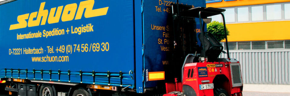 Insgesamt sind jetzt 18 Jumbo-Lkw mit Mitnahmestaplern der Firma Palfinger im Einsatz. Insgesamt sind jetzt 18 Jumbo-Lkw mit Mitnahmestaplern der Firma Palfinger im Einsatz.