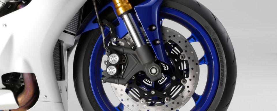 Magnesium-Felgen sehen gut aus und sind noch leichter als Aluminium. Kein Wunder, dass der japanische Hersteller Yamaha den 19. Preis der „Japan Magnesium Association“ absahnte. Magnesium-Felgen sehen gut aus und sind noch leichter als Aluminium. Kein Wunder, dass der japanische Hersteller Yamaha den 19. Preis der „Japan Magnesium Association“ absahnte.