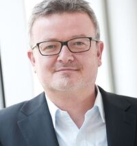 Prof. Maximilian Fichtner vom Helmholtz-Institut Ulm leitet das erste Symposium über Magnesium-Batterien am 21./22. Juli Prof. Maximilian Fichtner vom Helmholtz-Institut Ulm leitet das erste Symposium über Magnesium-Batterien am 21./22. Juli