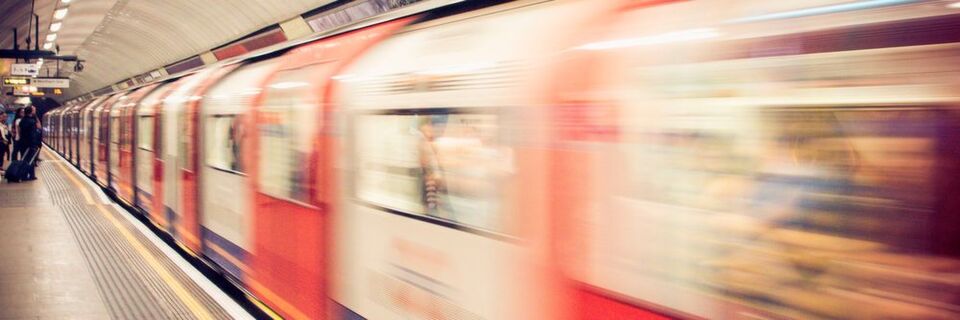 Kontinuierliche Veränderung wird ein unvermeidbarer Bestandteil des geschäftlichen Alltags – und zwar rasant schnell. Wie Unternehmen auf den Zug der Digitalisierung mit aufspringen und den menschlichen Faktor miteinbeziehen können, lesen Sie hier. Kontinuierliche Veränderung wird ein unvermeidbarer Bestandteil des geschäftlichen Alltags – und zwar rasant schnell. Wie Unternehmen auf den Zug der Digitalisierung mit aufspringen und den menschlichen Faktor miteinbeziehen können, lesen Sie hier.