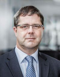 Michael Scherf ist Mitglied der Geschäftsleitung von All for One Steeb und verantwortet den Bereich Managed Services. Michael Scherf ist Mitglied der Geschäftsleitung von All for One Steeb und verantwortet den Bereich Managed Services.