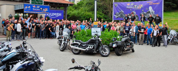 Seit elf Jahren verabreden sich die Rocketfans über das Triumph Rocket III Forum zu den Rocketdays. Das kommt dabei heraus: über 100 begeisterte Teilnehmer. Seit elf Jahren verabreden sich die Rocketfans über das Triumph Rocket III Forum zu den Rocketdays. Das kommt dabei heraus: über 100 begeisterte Teilnehmer.