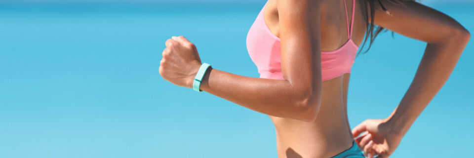 Ähnlich einfach wie ein Fitness-Tracker erfasst eine neue Remote-Condition-Monitoring-Lösung von ABB den Zustand von Niederspannungsmotoren. Ähnlich einfach wie ein Fitness-Tracker erfasst eine neue Remote-Condition-Monitoring-Lösung von ABB den Zustand von Niederspannungsmotoren.