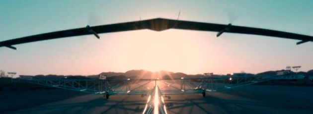 Facebooks Antennen-Drohne Aquila beim ersten Liftoff: Das solarbetriebene Fluggerät soll Internet in die entlegensten Gebiete bringen. Facebooks Antennen-Drohne Aquila beim ersten Liftoff: Das solarbetriebene Fluggerät soll Internet in die entlegensten Gebiete bringen.