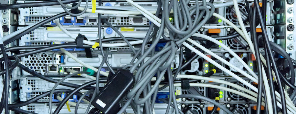 Kabelsalat gehört in kein Rechenzentrum. Kabelsalat gehört in kein Rechenzentrum.