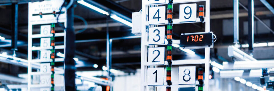 Andon-Boards gehören zu den zentralen Elementen des TPS und sind heute in nahezu jeder Fertigung zu finden. Andon-Boards gehören zu den zentralen Elementen des TPS und sind heute in nahezu jeder Fertigung zu finden.