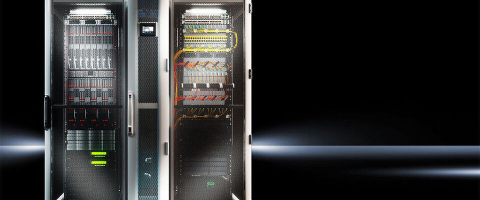 Ob ein Unternehmen gezielt einzelne Racks kühlt, mit einer Reihenklimatisierung arbeitet oder den gesamten Technikraum klimatisiert, ist individuell zu entscheiden; zum beispiel besitzen Gerade kleinere Unternehmen häufig keinen Raum mit Doppelboden, so dass sich hier Kühlgeräte für die Montage direkt am IT-Schrank empfehlen. Ob ein Unternehmen gezielt einzelne Racks kühlt, mit einer Reihenklimatisierung arbeitet oder den gesamten Technikraum klimatisiert, ist individuell zu entscheiden; zum beispiel besitzen Gerade kleinere Unternehmen häufig keinen Raum mit Doppelboden, so dass sich hier Kühlgeräte für die Montage direkt am IT-Schrank empfehlen.