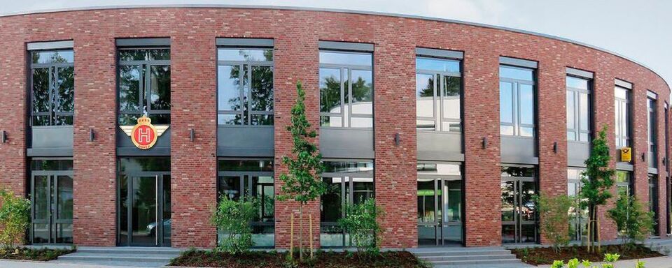 Nach langem Schweigen über Zukunftspläne eröffnet die Horex Motorcycles GmbH am Samstag, 27. August, in Bad Homburg v. d. Höhe ihre erste Niederlassung. Nach langem Schweigen über Zukunftspläne eröffnet die Horex Motorcycles GmbH am Samstag, 27. August, in Bad Homburg v. d. Höhe ihre erste Niederlassung.