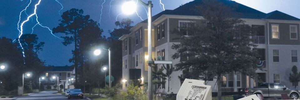 LED-Straßenleuchten sind sensibel – mit speziellen Schutzgeräten können sie abgesichert werden. LED-Straßenleuchten sind sensibel – mit speziellen Schutzgeräten können sie abgesichert werden.