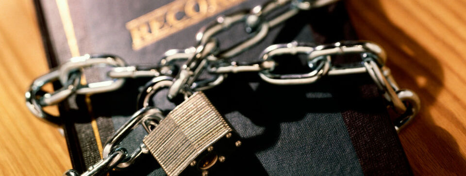Wer die Sicherheit und Integrität von Daten wahren möchte, sollte IT-Lösungen, -Dienste und -Produkte von Grund auf sicher umsetzen. Wer die Sicherheit und Integrität von Daten wahren möchte, sollte IT-Lösungen, -Dienste und -Produkte von Grund auf sicher umsetzen.