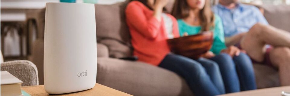 Die spannendste IFA-Neuheit von Netgear ist das WLAN-System Orbi. Es soll ohne komplizierte Einrichtung schnelles WLAN im kompletten Haus ermöglichen. Die spannendste IFA-Neuheit von Netgear ist das WLAN-System Orbi. Es soll ohne komplizierte Einrichtung schnelles WLAN im kompletten Haus ermöglichen.