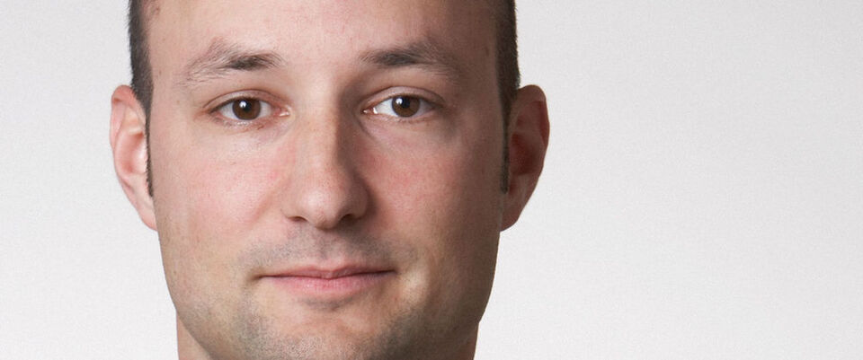 Christoph Stoica, Regional General Manager bei Micro Focus, hat im Folgenden vier skurrile Fälle zusammengestellt, in denen Menschen mit beschränkten Mitteln Herausragendes geleistet haben – indem sie es verstanden, die Brücke zwischen alt und neu zu schlagen. Christoph Stoica, Regional General Manager bei Micro Focus, hat im Folgenden vier skurrile Fälle zusammengestellt, in denen Menschen mit beschränkten Mitteln Herausragendes geleistet haben – indem sie es verstanden, die Brücke zwischen alt und neu zu schlagen.