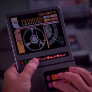 Ein Personal Access Display Device, kurz PADD, aus Star Trek: Die nächste Generation. Das Design des Tabletartigen Rechners, dass Science Fiction Autoren in den 1980ern konzipiert hatten, wurde erst vor wenigen Jahren in einem Patentrechtsstreit zwischen Apples iPads und dem Samsung Galaxy Pad eifrig diskutiert. Ein Personal Access Display Device, kurz PADD, aus Star Trek: Die nächste Generation. Das Design des Tabletartigen Rechners, dass Science Fiction Autoren in den 1980ern konzipiert hatten, wurde erst vor wenigen Jahren in einem Patentrechtsstreit zwischen Apples iPads und dem Samsung Galaxy Pad eifrig diskutiert.