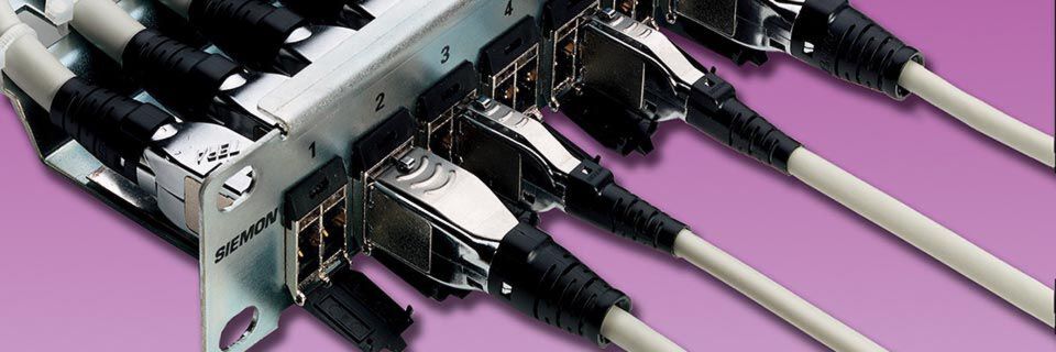 Siemons TERA-Verkabelungssysstem ist laut unabhängiger Tests für 25GBASE-T- und 40GBASE-T-Übertragungen entsprechend IEEE 802.3bq geeignet. Siemons TERA-Verkabelungssysstem ist laut unabhängiger Tests für 25GBASE-T- und 40GBASE-T-Übertragungen entsprechend IEEE 802.3bq geeignet.