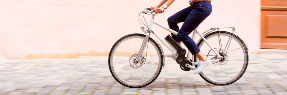 Mit dem Nachrüstsatz kann der Nutzer ein einfaches Fahrrad in ein E-Bike umwandeln. Mit dem Nachrüstsatz kann der Nutzer ein einfaches Fahrrad in ein E-Bike umwandeln.