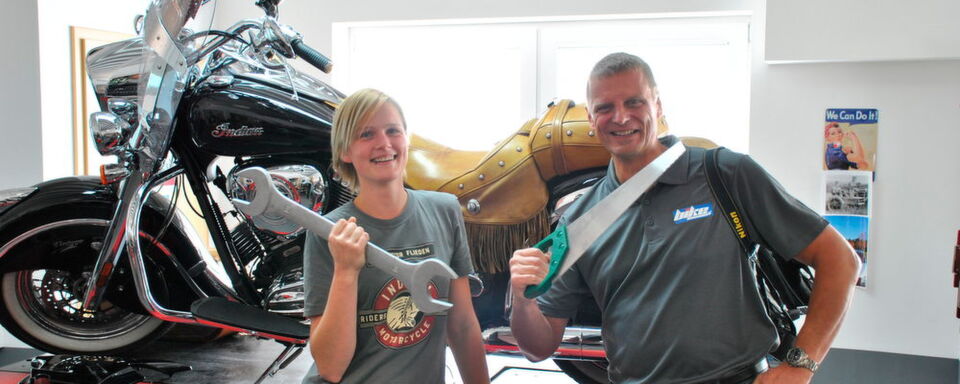 Symbolträchtige Werbung pro Zweiradhandwerk: Anna Wieden und Stephan Maderner. Symbolträchtige Werbung pro Zweiradhandwerk: Anna Wieden und Stephan Maderner.