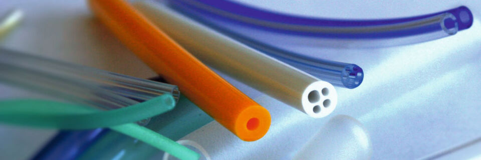 Medical Tubing stellt Bubbleschläuche, außen gestreifte, mehrlumige sowie koextrudierte Schläuche aus medizinischen Verbundstoffen her. Medical Tubing stellt Bubbleschläuche, außen gestreifte, mehrlumige sowie koextrudierte Schläuche aus medizinischen Verbundstoffen her.
