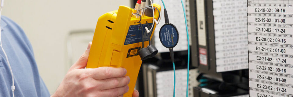 Das CertiFiber Pro Optical Dämpfungstestset von Fluke Networks erlaubt detaillierte Multimode-Messungen. Das CertiFiber Pro Optical Dämpfungstestset von Fluke Networks erlaubt detaillierte Multimode-Messungen.